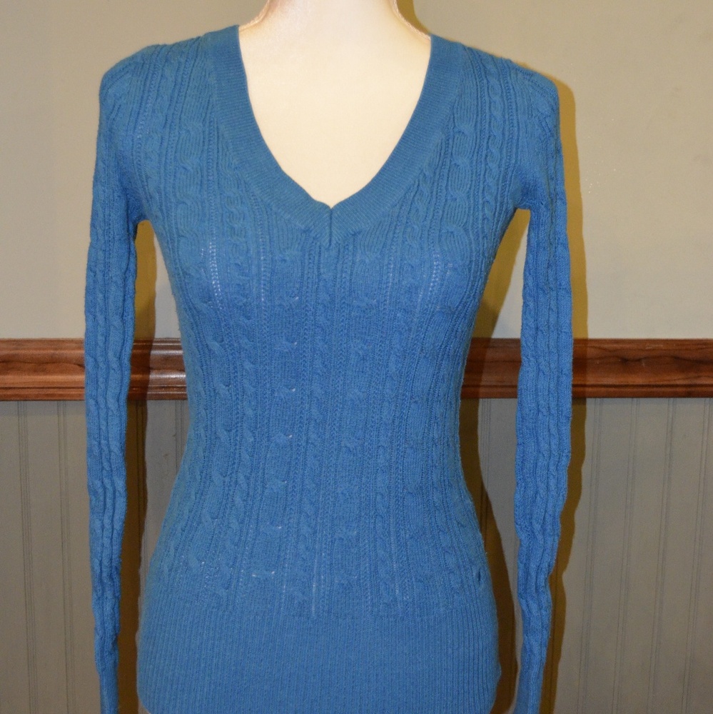 Aqua/Teal V-Neck American Eagle Cable Knit Sweater